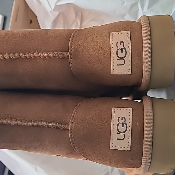 ON SALE! UGG Classic Short ii Boots, tan / chestnut size 7, 9 10 NWT, new in box - Picture 6 of 10